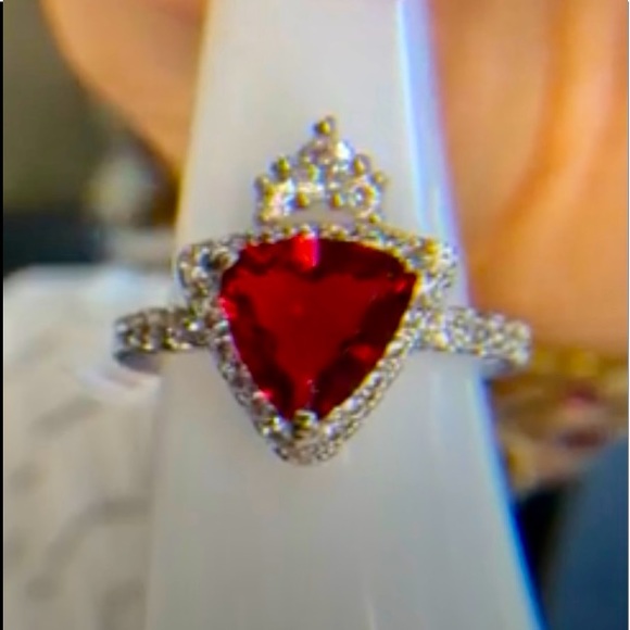 Beautiful Ruby Stone Ring - Picture 1 of 4